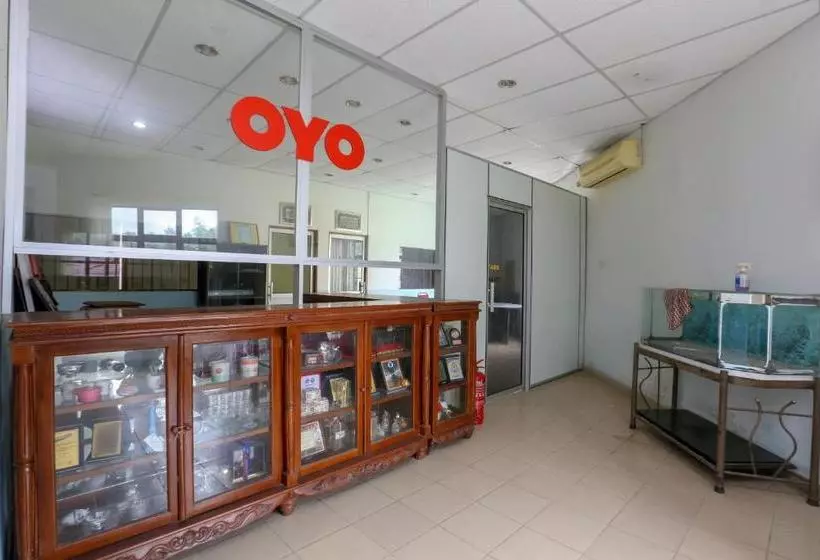 Hotel Oyo 90174 Tuah Inn