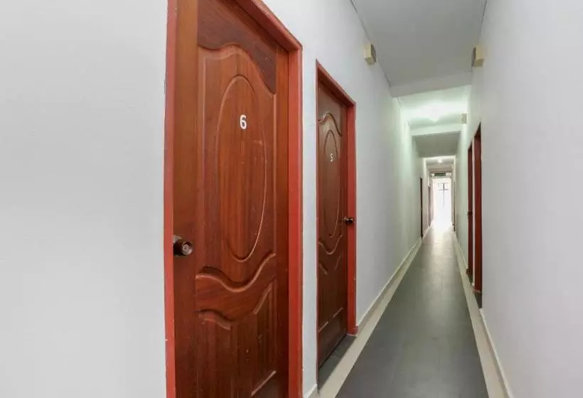 Hotel Oyo 90174 Tuah Inn