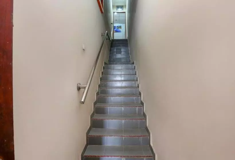 Hotel Oyo 90174 Tuah Inn