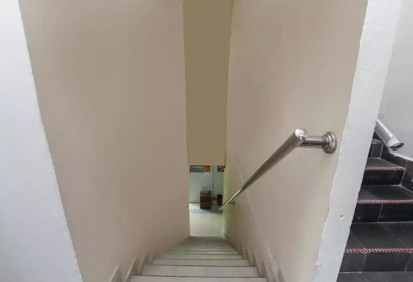 Hotel Oyo 90174 Tuah Inn