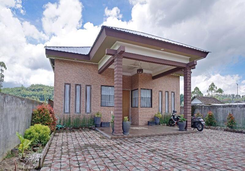 Hotel Oyo 90242 Villa & Guest House Panput