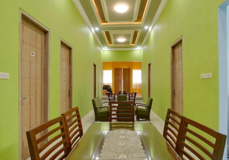 Hotel Oyo 90242 Villa & Guest House Panput