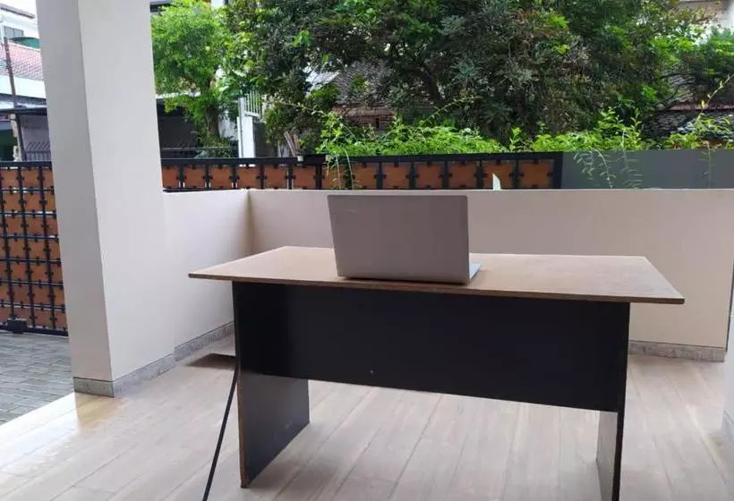 Hotel Oyo 90256 My Kost
