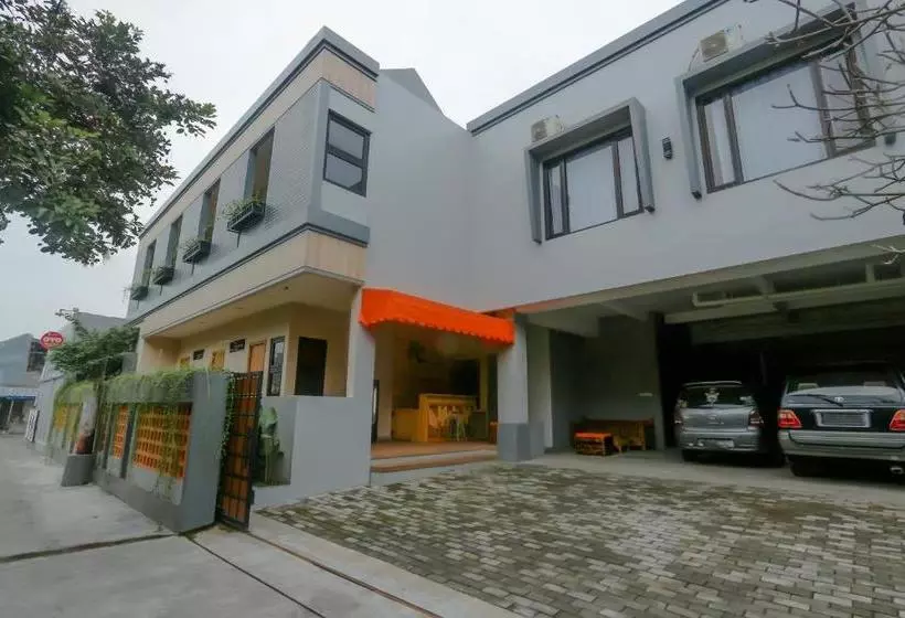 Hotel Oyo 90256 My Kost