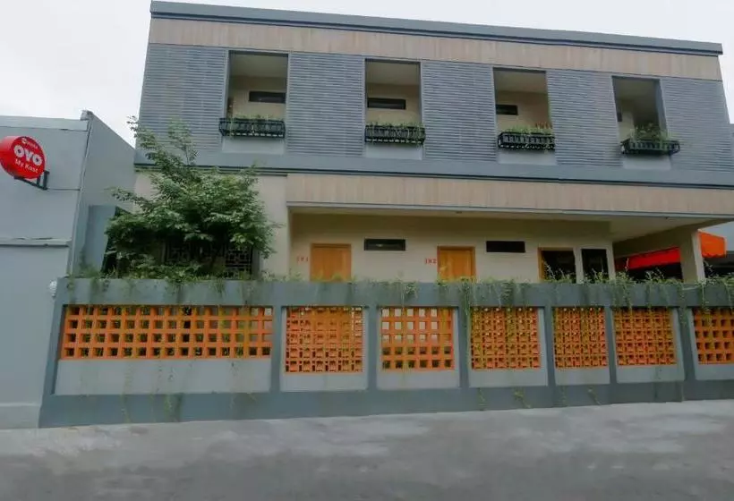 Hotel Oyo 90256 My Kost