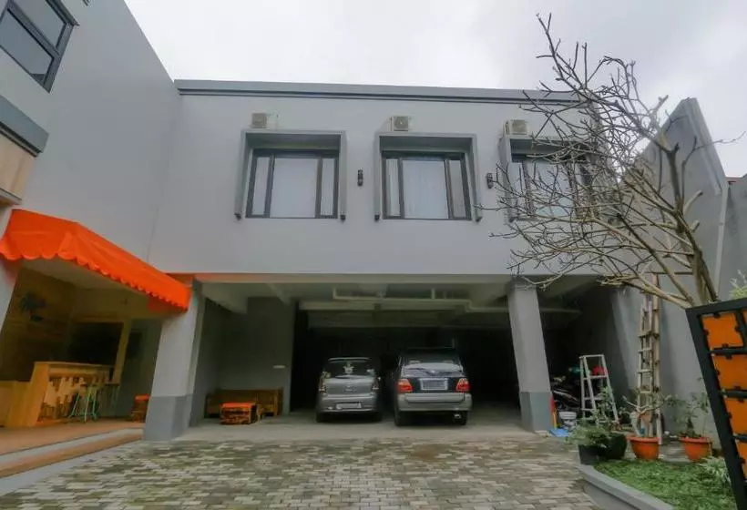 Hotel Oyo 90256 My Kost