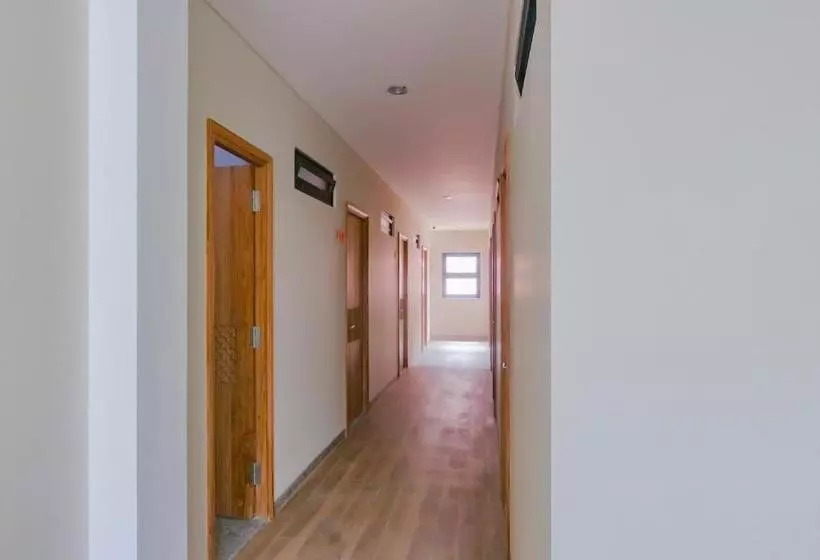 Hotel Oyo 90256 My Kost