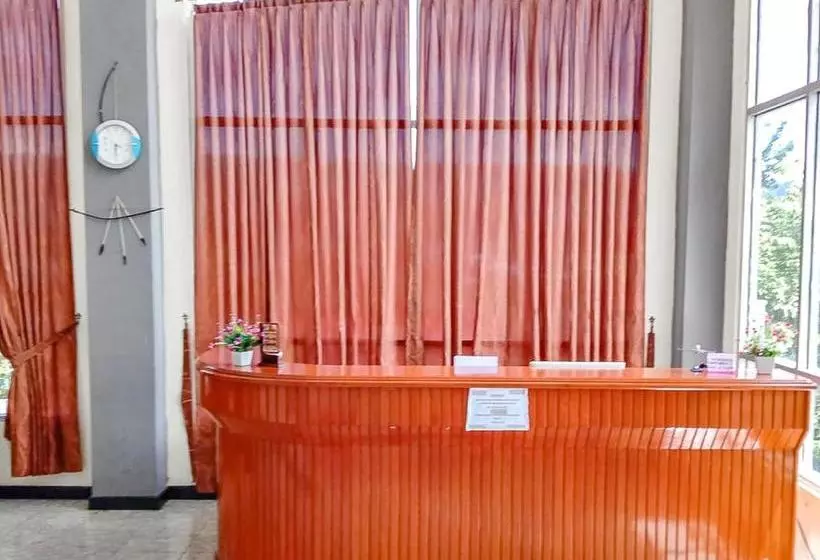 ホテル Reddoorz Near Reremi Pemancar Manokwari