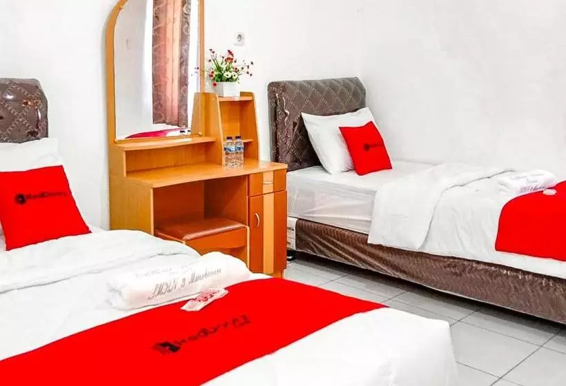 ホテル Reddoorz Near Reremi Pemancar Manokwari
