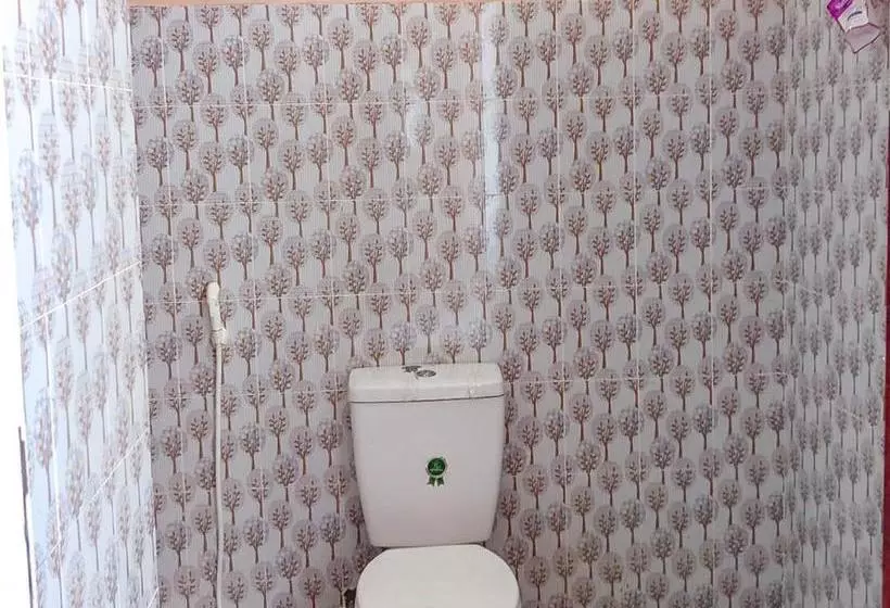 ホテル Reddoorz Near Reremi Pemancar Manokwari