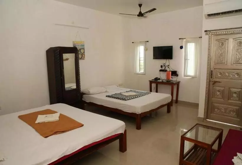 ユースホステル Blissful Haven Art House   Near Entrance To Auroville