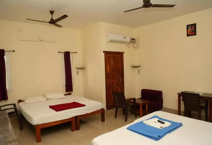 ユースホステル Blissful Haven Art House   Near Entrance To Auroville