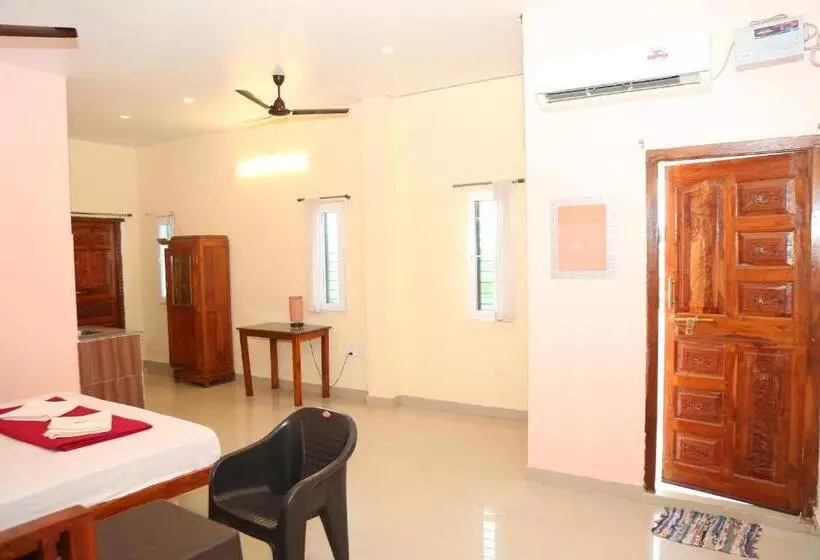 ユースホステル Blissful Haven Art House   Near Entrance To Auroville