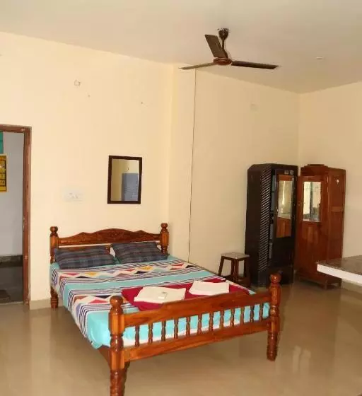 ユースホステル Blissful Haven Art House   Near Entrance To Auroville