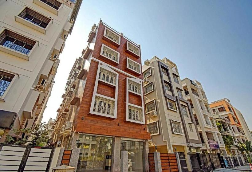 호텔 Capital O 77448 Shree Radhe Residency