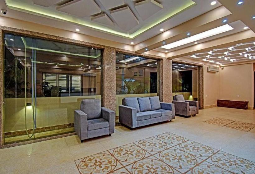 호텔 Capital O 77448 Shree Radhe Residency