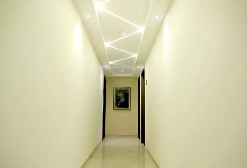 هتل Grand Girdhar
