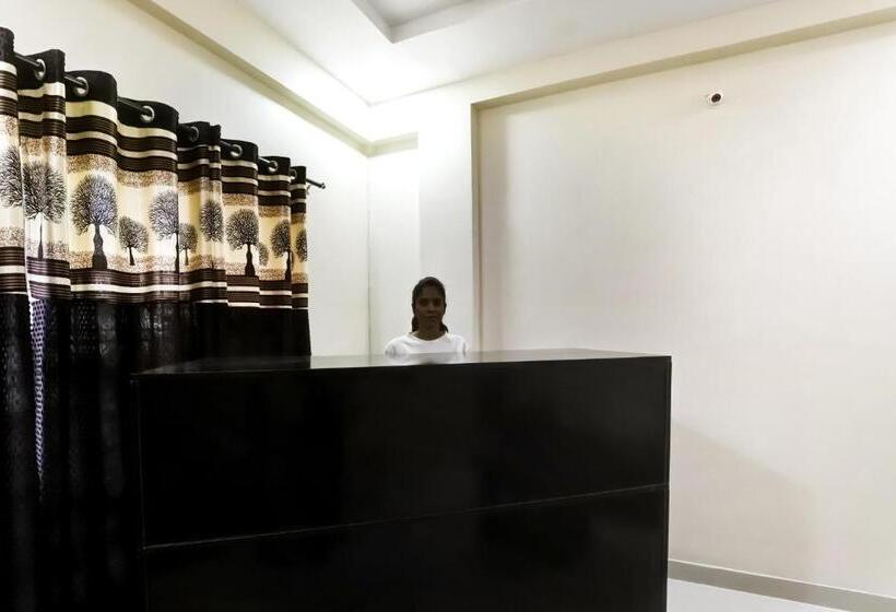 هتل Oyo 77286 Shridhar Service Apartment