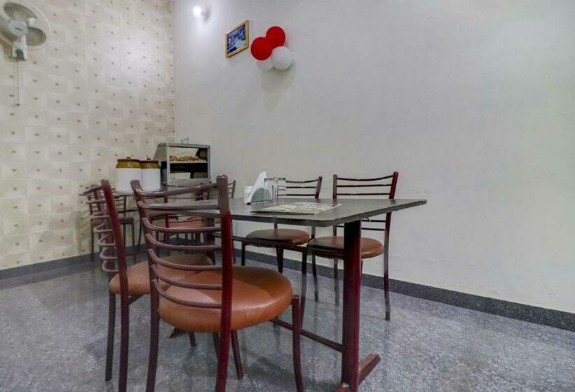 호텔 Oyo 77774 Utsav Residency