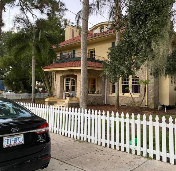 צימר Ms. Maggie's South Country Inn