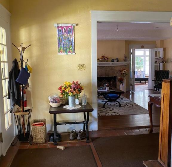 צימר Ms. Maggie's South Country Inn