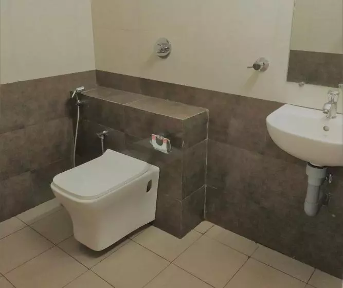 Hotelli Adyar Plaza Inn By Rak Rooms, Mangaluru