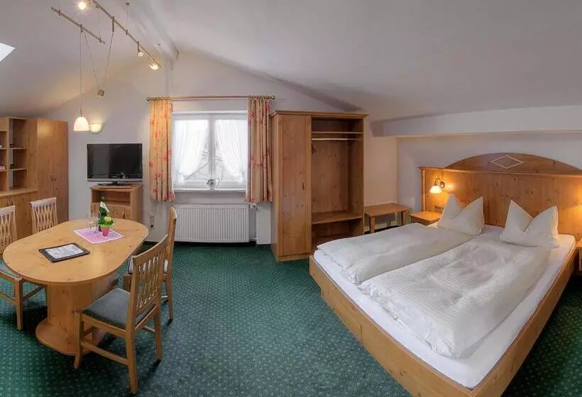 Hotelli Gasthof Metzgerei Hirschbichler   Chiemgau Karte