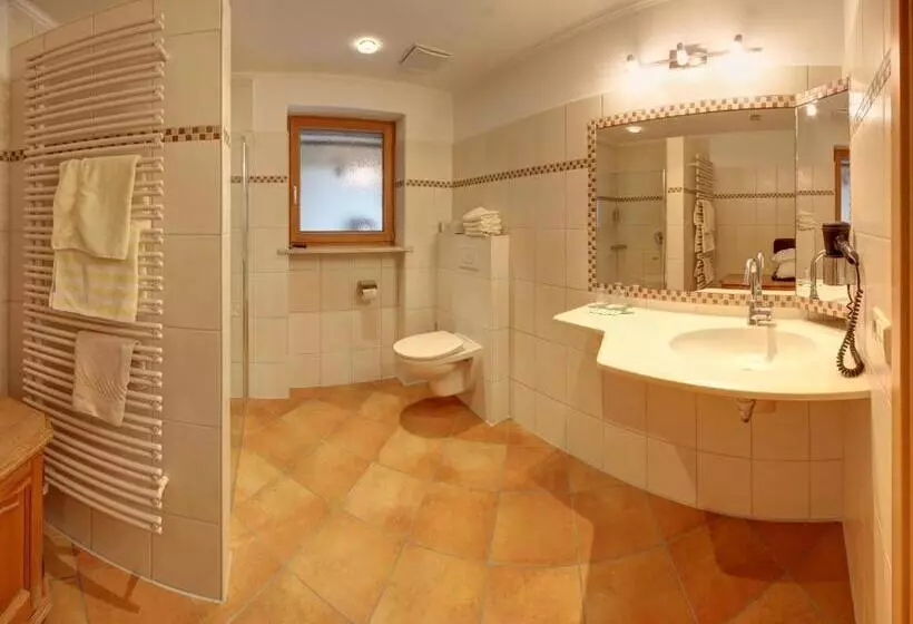 Hotelli Gasthof Metzgerei Hirschbichler   Chiemgau Karte