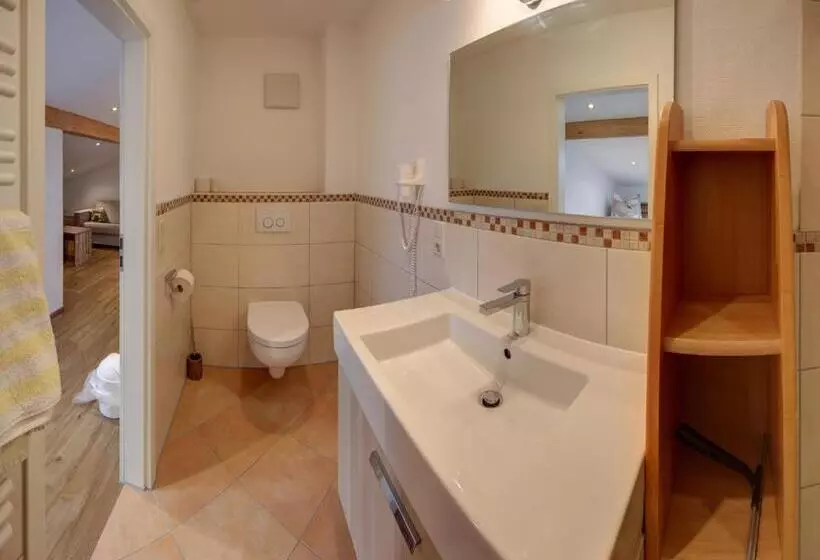 Hotelli Gasthof Metzgerei Hirschbichler   Chiemgau Karte