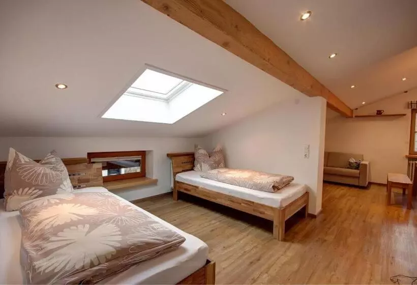 Hotelli Gasthof Metzgerei Hirschbichler   Chiemgau Karte