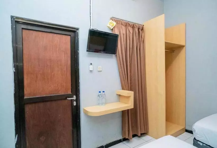 Hotelli Koolkost Near Jalan Adi Sucipto Solo