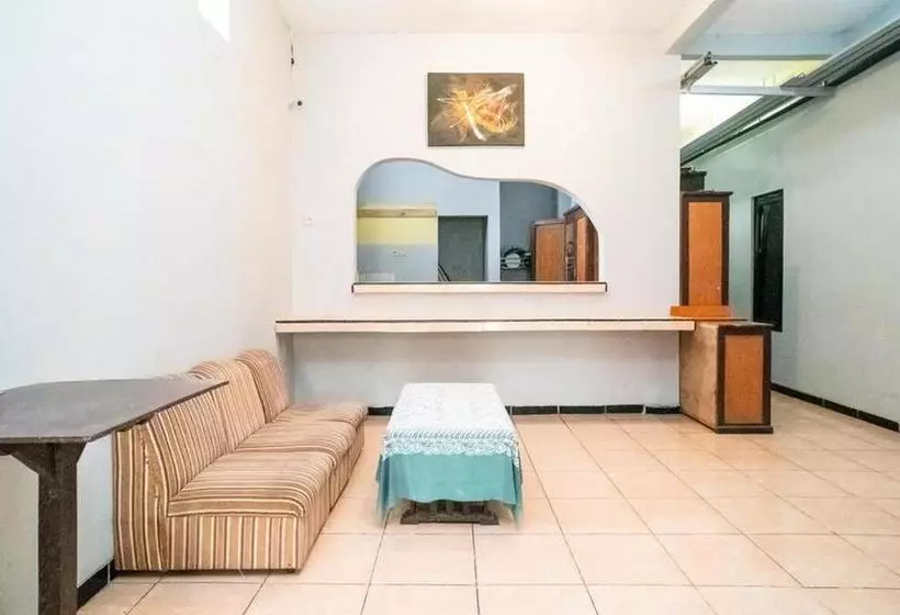 Hotelli Koolkost Near Jalan Adi Sucipto Solo