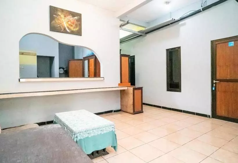 Hotelli Koolkost Near Jalan Adi Sucipto Solo