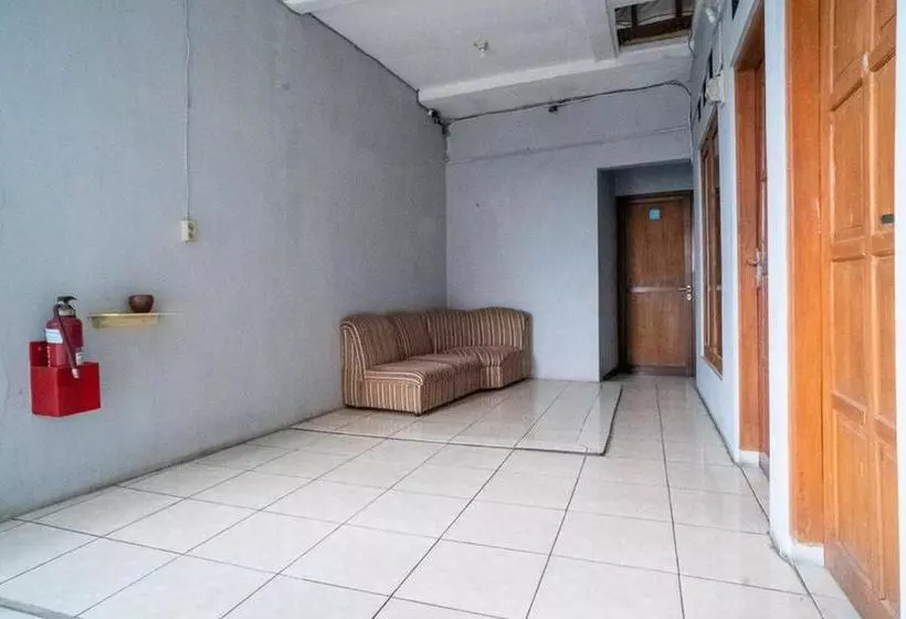 Hotelli Koolkost Near Jalan Adi Sucipto Solo