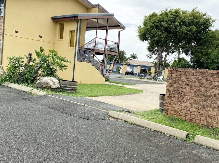 Мотель Proserpine Motor Lodge