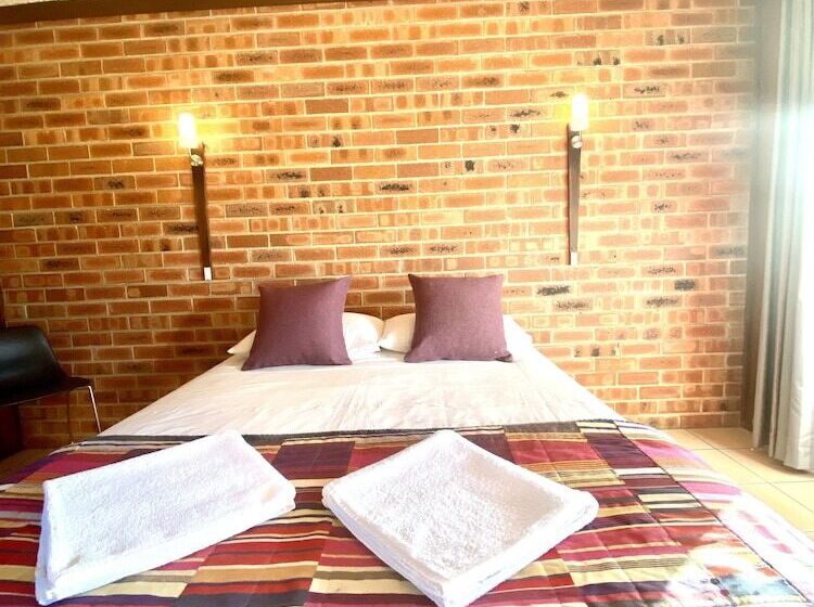 Мотель Proserpine Motor Lodge