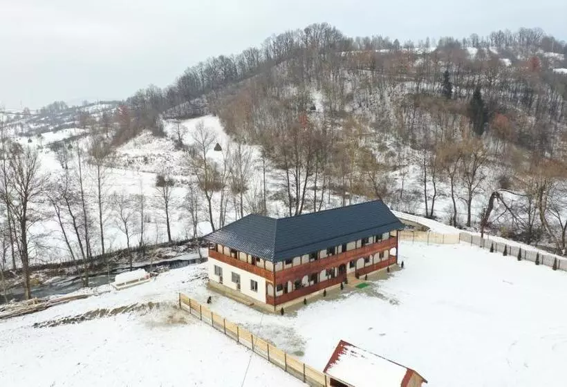 پانسیون Conacul Cosăului