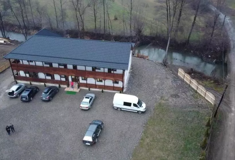 پانسیون Conacul Cosăului