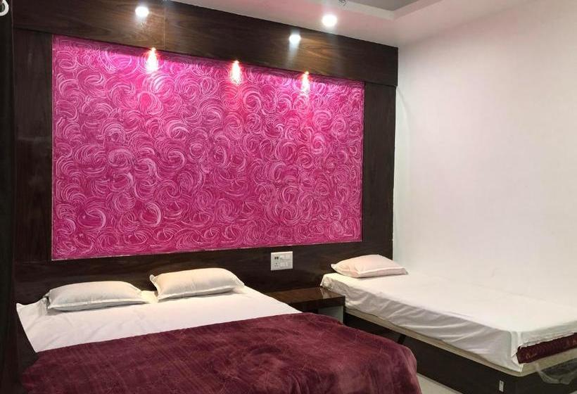 Отель Bobby House