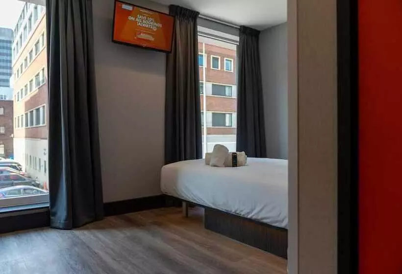 Easyhotel Cardiff