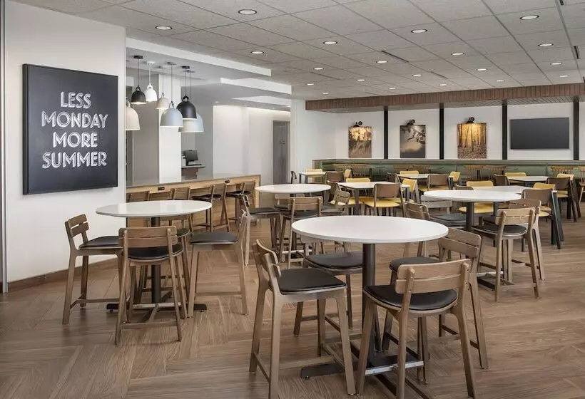 Hotelli Fairfield Inn & Suites By Marriott Santa Rosa Rohnert Park