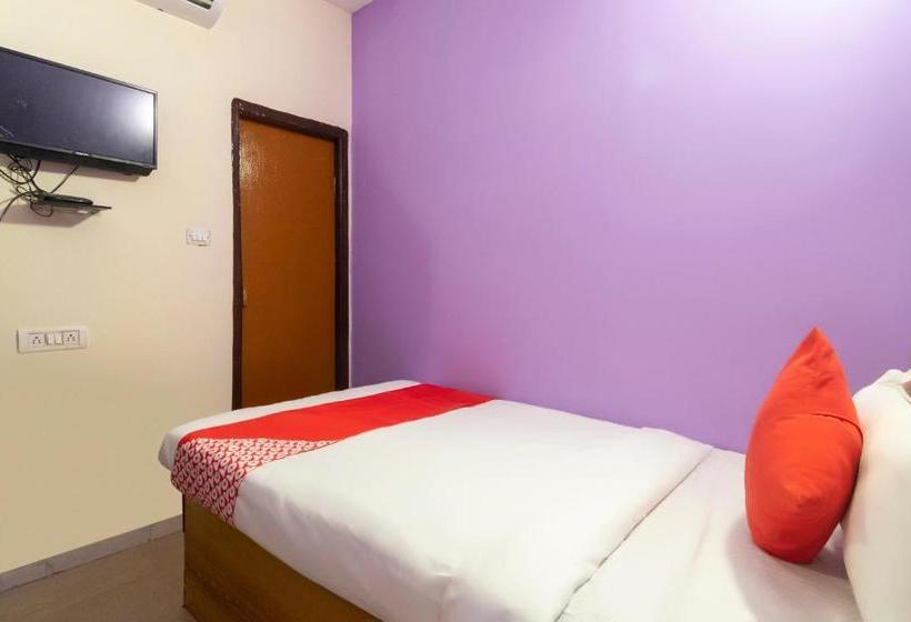 Hotel Oyo 77675 Arv S