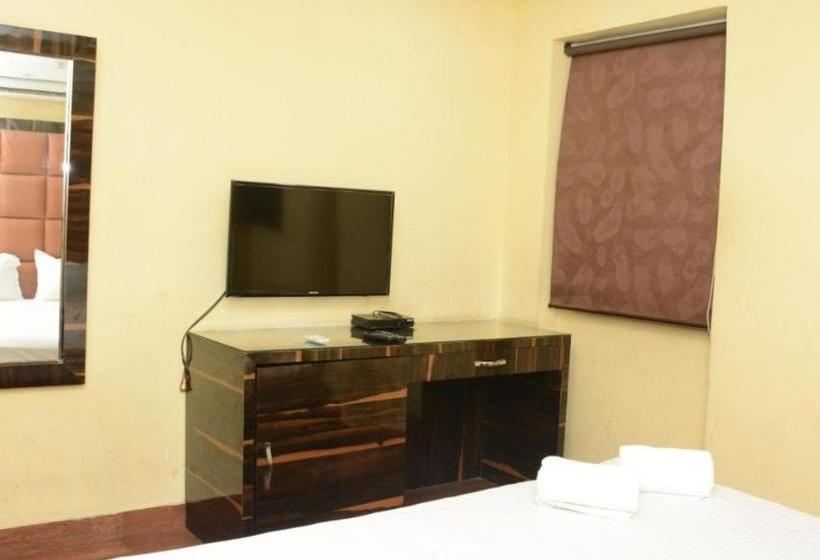 Отель Plaza Kolkata By Wb S