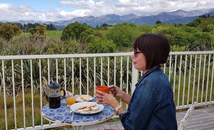 Kakatu Retreat Bed & Breakfast