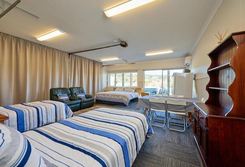 Kakatu Retreat Bed & Breakfast