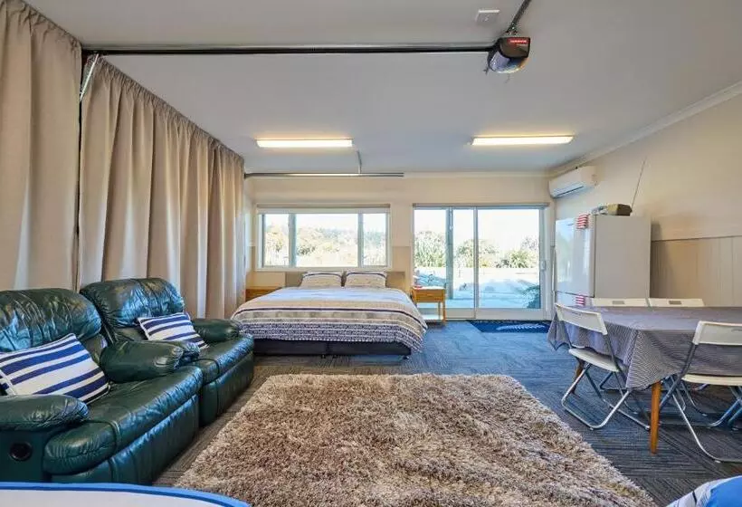 Kakatu Retreat Bed & Breakfast