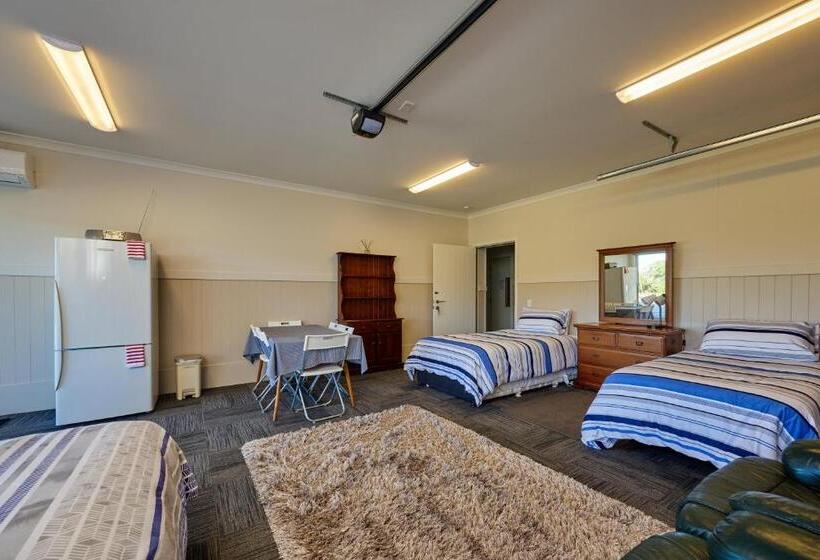 Kakatu Retreat Bed & Breakfast