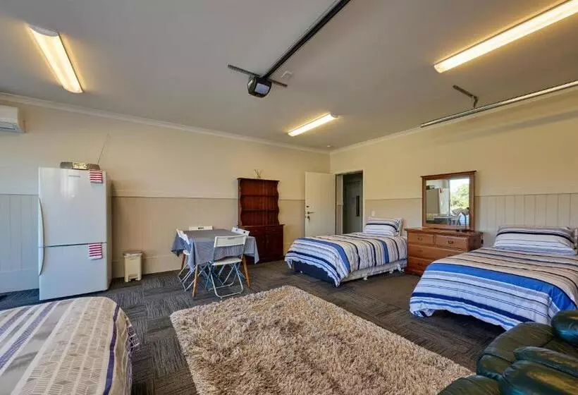 Kakatu Retreat Bed & Breakfast