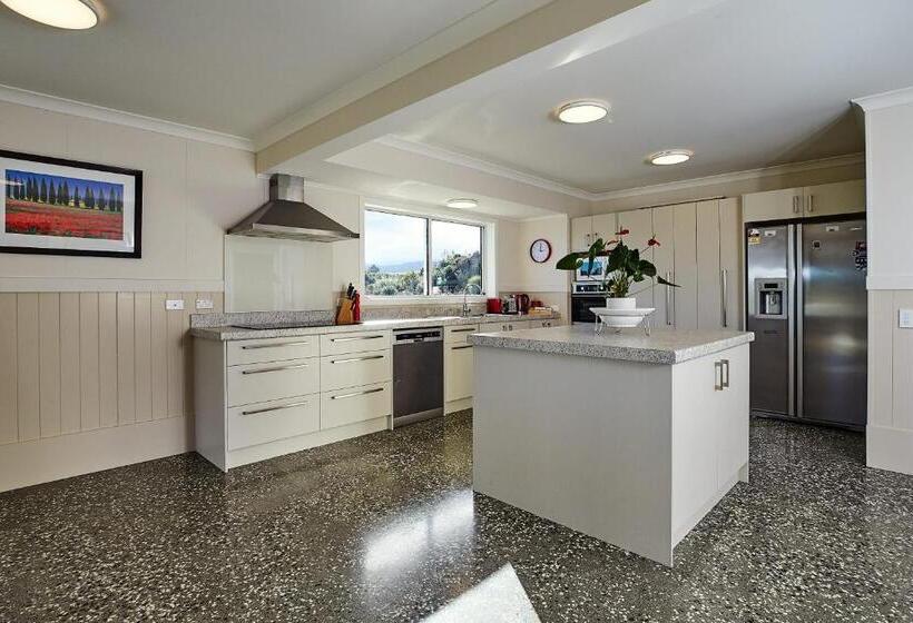 Kakatu Retreat Bed & Breakfast