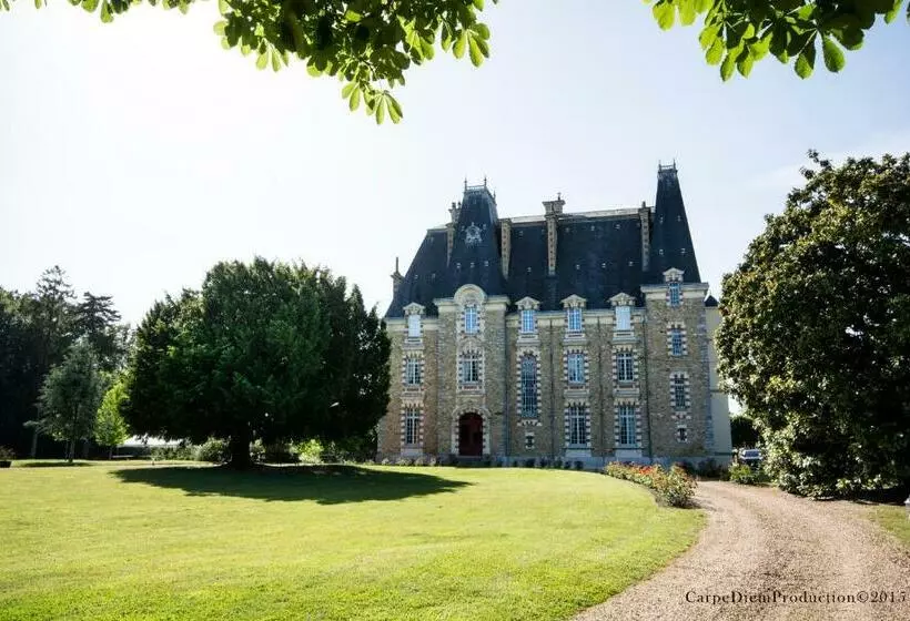 Aamiaismajoitus (B&B) Château De Montbraye